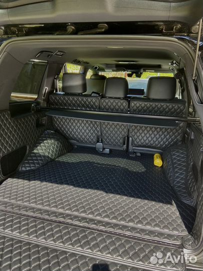 3D коврики в багажник Lexus LX