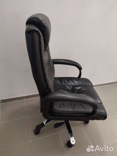 Кожанное кресло руководителя офисное компьютерное