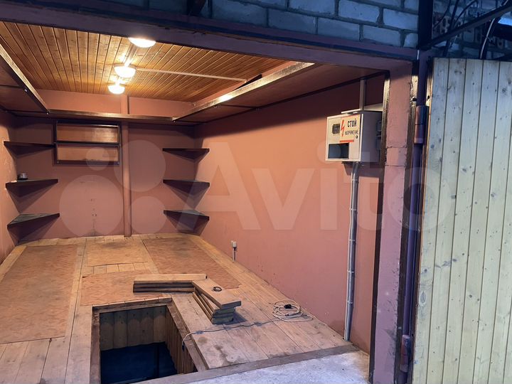 Гараж, > 30 м²