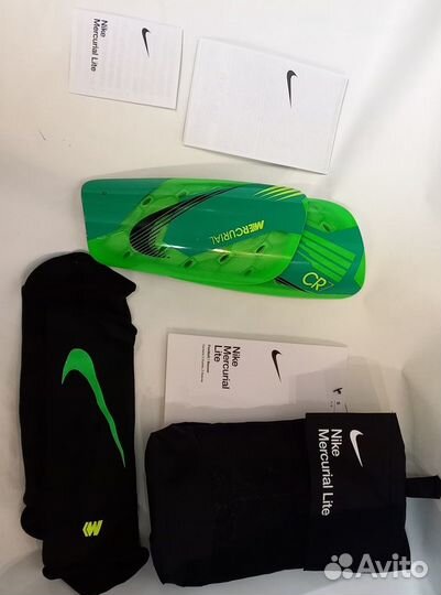 Новые футбольные щитки Nike Mercurial Lite