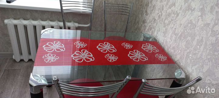 Кухонный стол стеклянный+ 4 стула