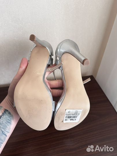 Босоножки женские