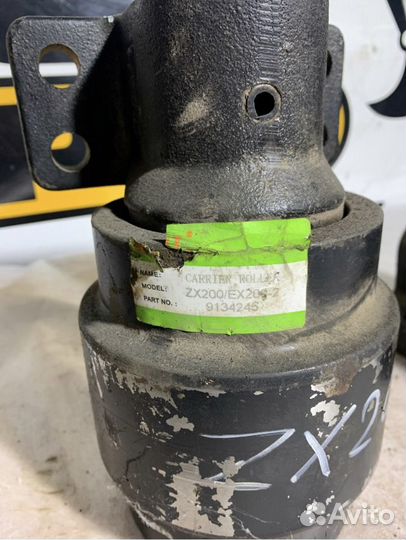 Каток поддерживающий хитачи ZX 200