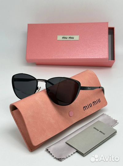 Солнцезащитные очки Miu Miu