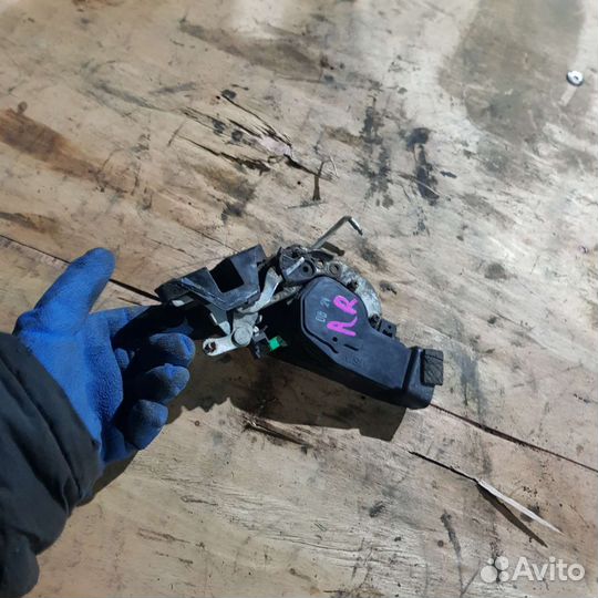 Замок зад правый suzuki grand vitara 1