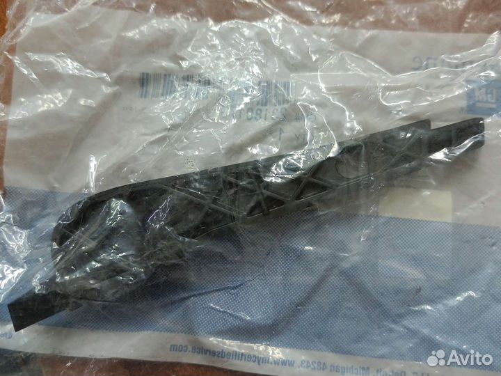 Передний бампер-направляющая слева и спр 23180173