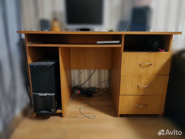 Компьютерный стол бесплатно