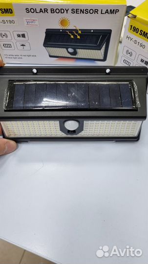 Прожектор на солнечных батареях с датчиком движ