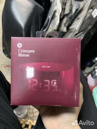 Яндекс станция мини с часами красная
