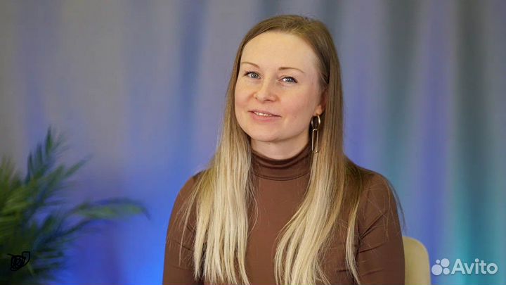 Видеостудия подкастов. Съемка интервью. Оператор