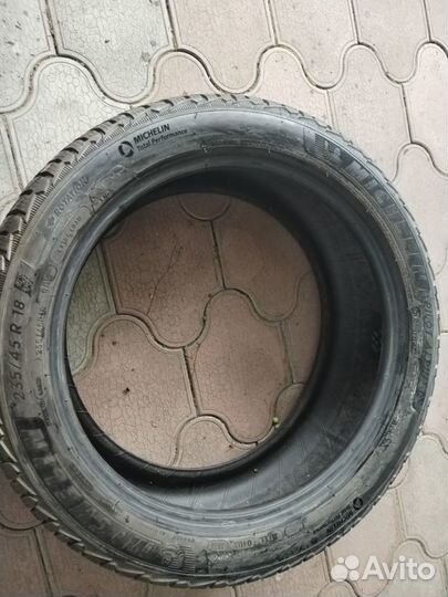 Michelin Pilot Alpin 235/45 R18 98V