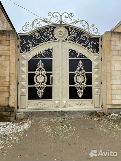 Ворота кованые аркой