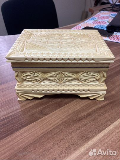 Шкатулка ручной работы из дерева