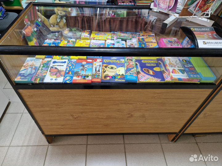 Шкаф витрина