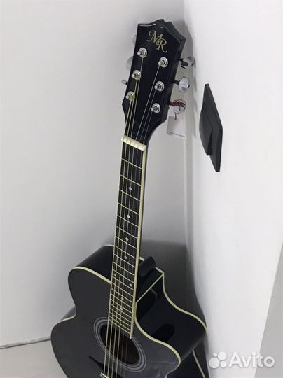 Акустическая гитара с комплектом