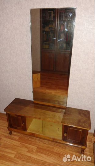 Винтажные трюмо и тумбы (Болгария)