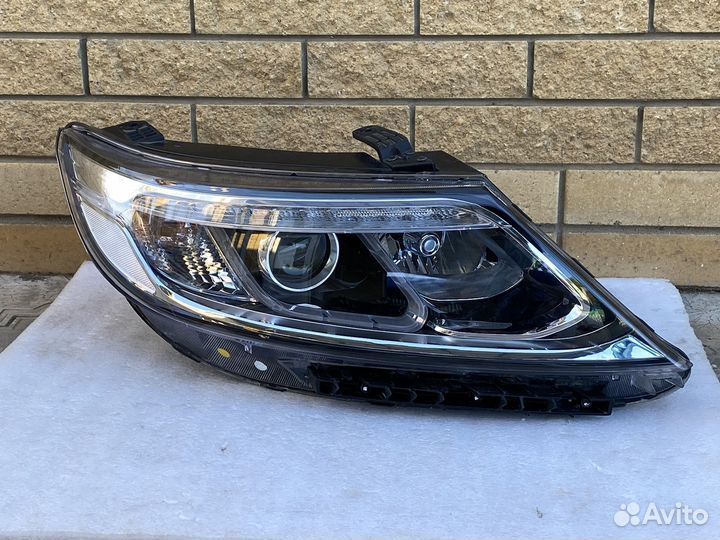 Фара правая галоген KIA Sorento 2 рестайлинг LED