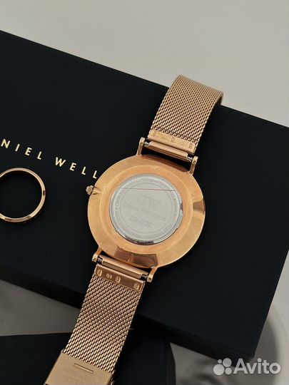 Часы Daniel Wellington и кольцо