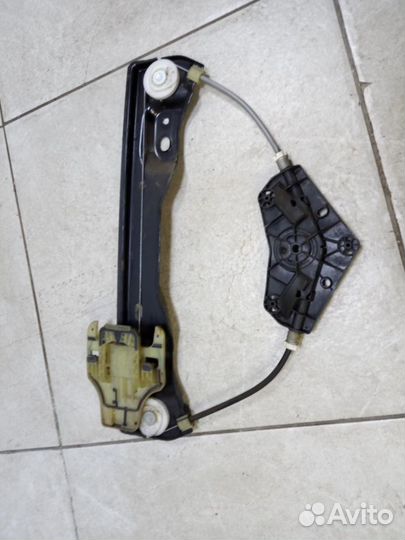 Стеклоподъемник электр. задний правый Jeep Grand C