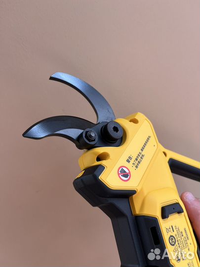 Сучкорез Dewalt dcmpp568