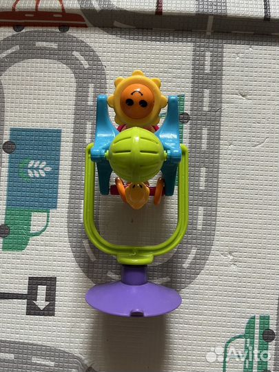 Игрушка-вертушка на присоске