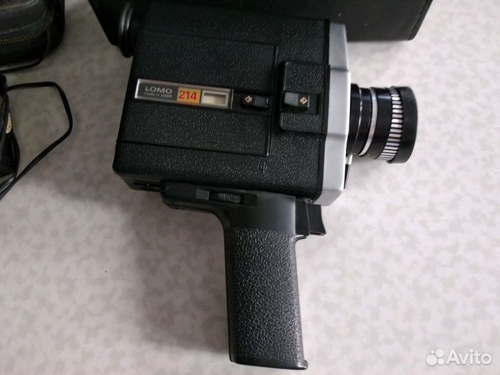 Видеокамера и фотовспышка