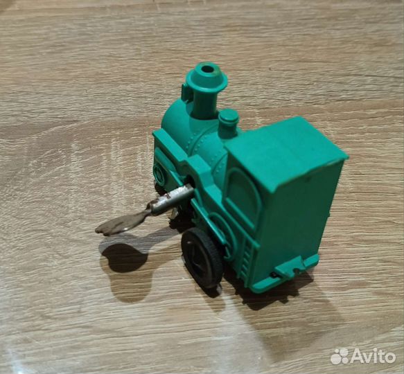 Игрушка паровоз заводной СССР