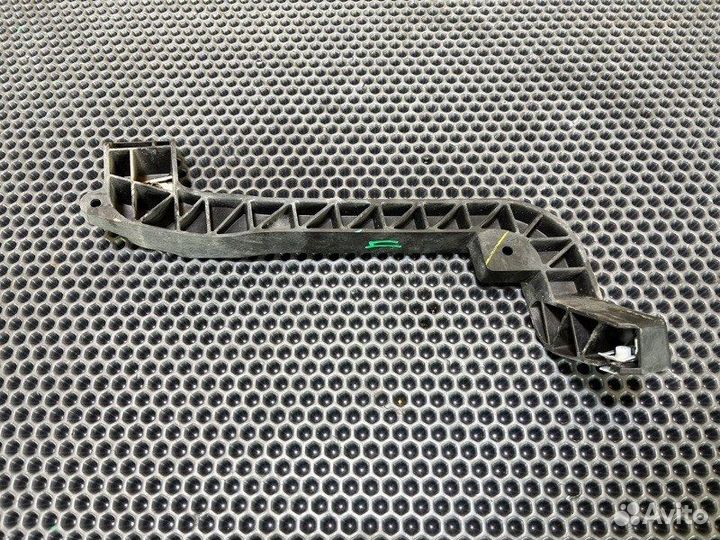 Крепление бампера прав. перед. Mercedes-Benz M-cla