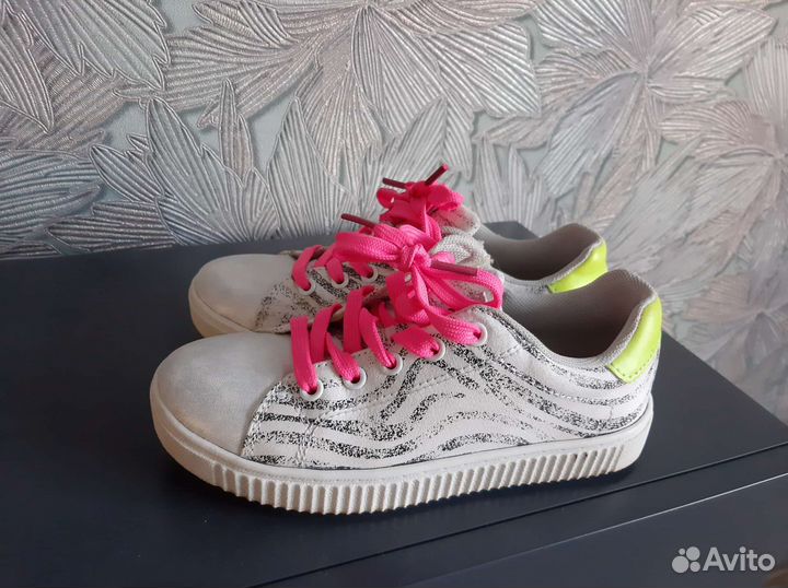 Кроссовки для девочки
