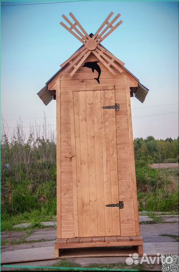 Уличный туалет деревянный