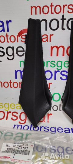 Молдинг лобового стекла Toyota Rav4 XA40 2013