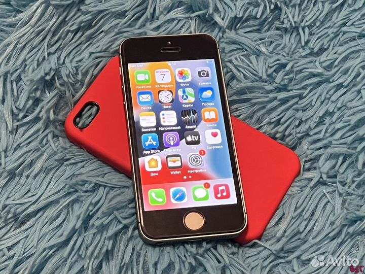iPhone SE, 32 ГБ
