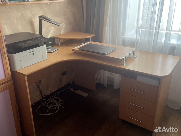 Стол компьютерный письменный