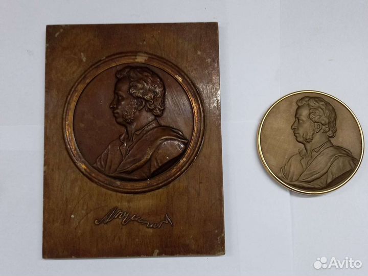 Панно из дерева и настольная медаль.Пушкин.А.С