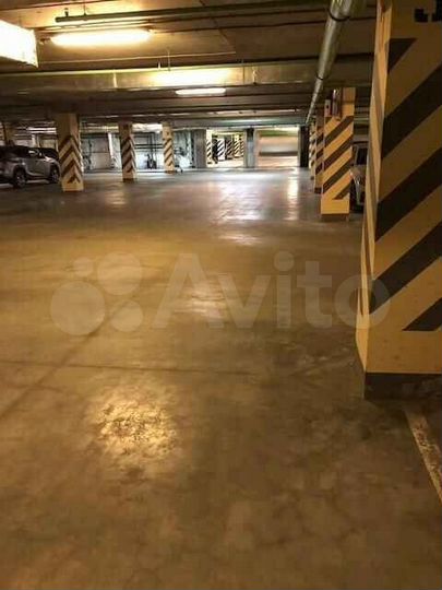 Машиноместо, 18 м²