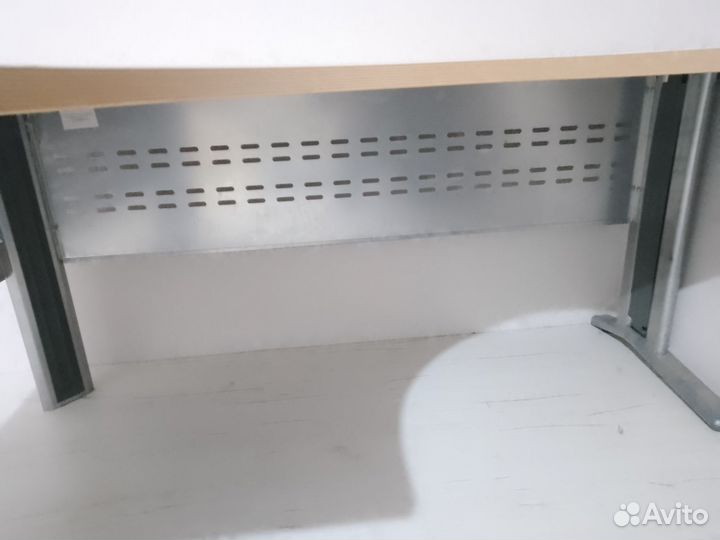 Стол офисный угловой