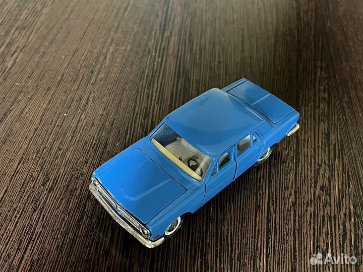 Модель автомобиля СССР 1/43 газ 24 волга