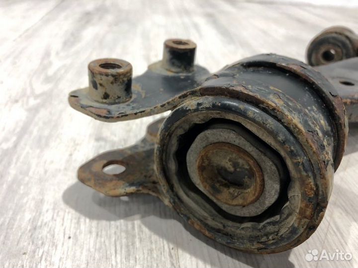 Рычаг передний правый Mazda 3 BK 2004 2005 2006