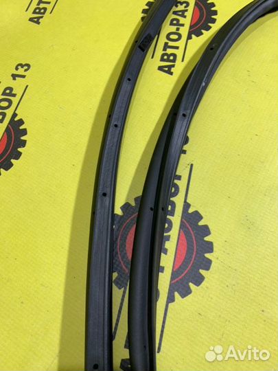 Уплотнитель двери передний левый Hyundai Solaris 2