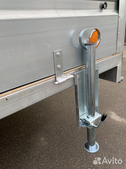 Стойка опорная с хомутом для прицепа