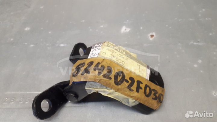 Петля двери задней левой нижняя Nissan Qashqai