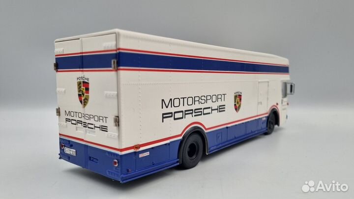 Модель Renntransporter Porsche Motorsport