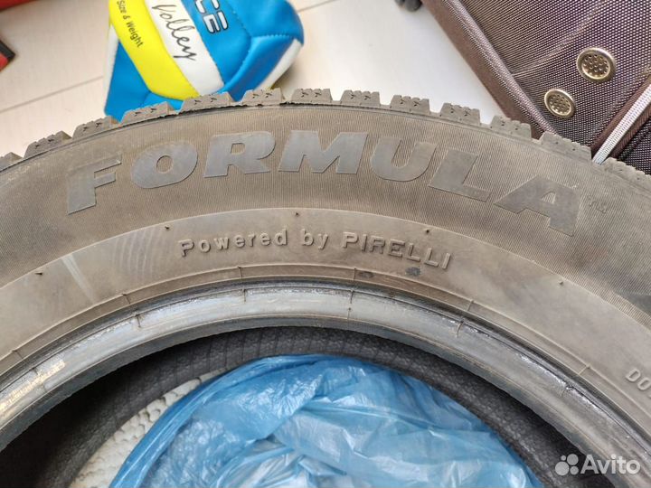Pirelli Formula Ice 215/65 R16 98