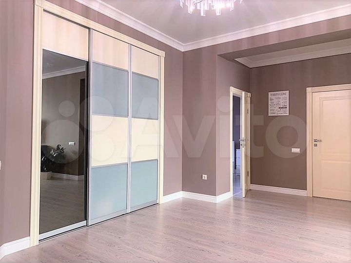 4-к. квартира, 138 м², 5/5 эт.