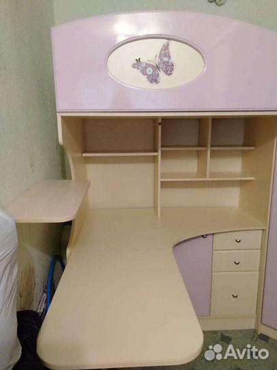 Двухъярусная кровать со столом