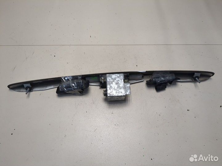 Подсветка номера Toyota Avensis 1, 2002