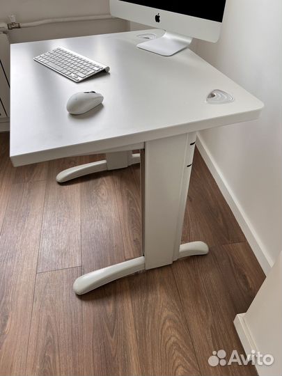 Стол компьютерный офисный Steelcase