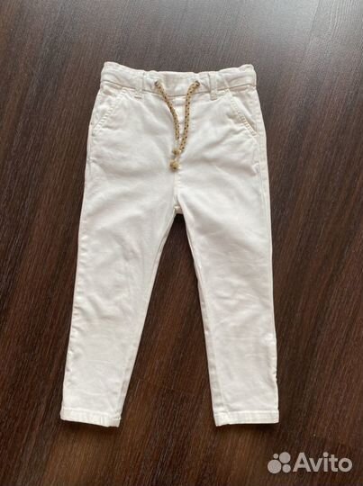 Белые джинсы и джинсовая рубашка mango 98 бронь