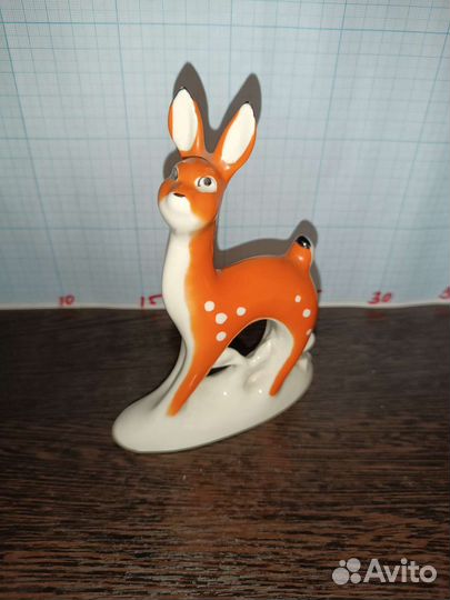 Фарфоровая статуэтка. Олень - Лань. Городница