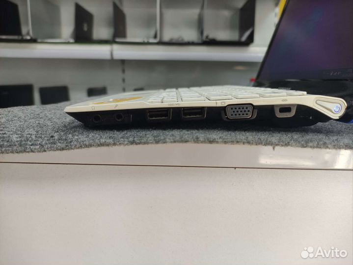 Компактный нетбук для работы Samsung